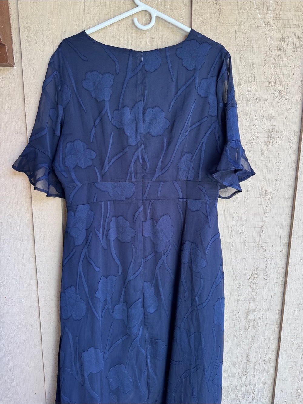 Elegant Navy V-Neck Midi Dress - Picture 6 of 15
